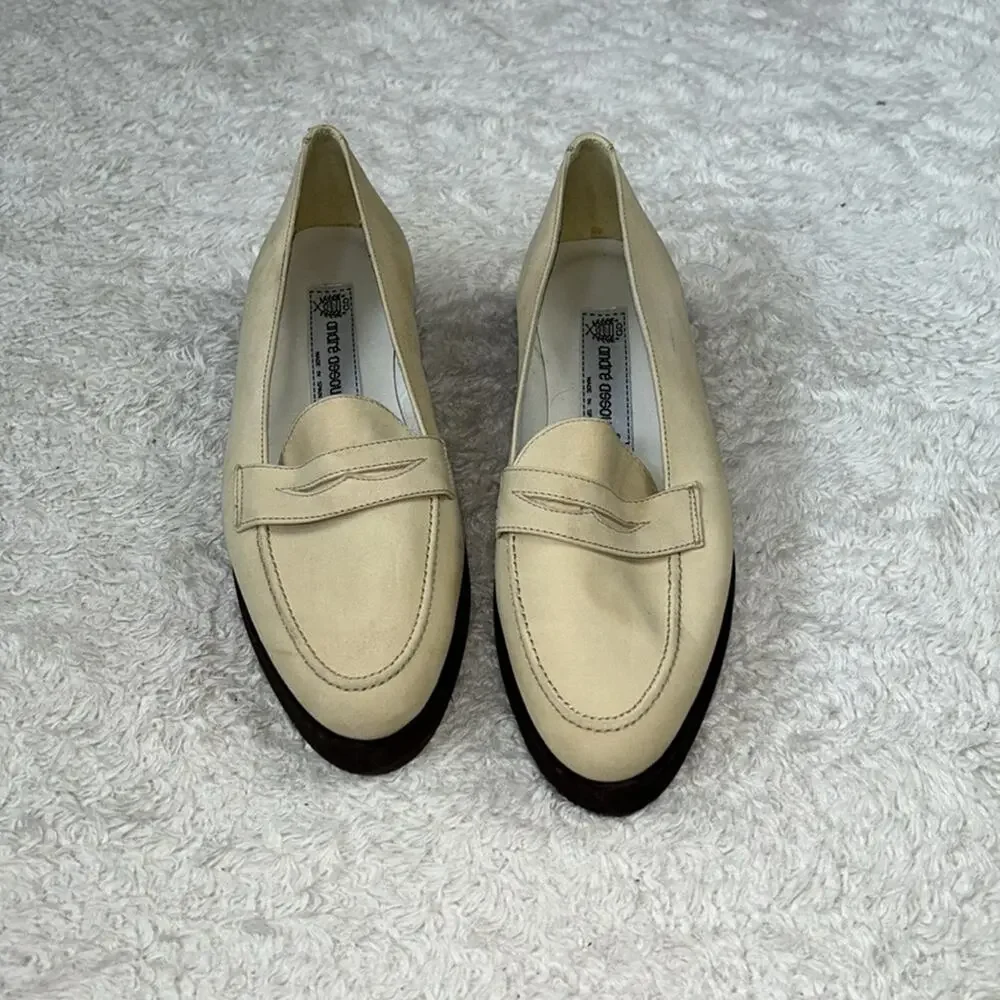 Andre Assous featherweight loafers in‎ cream, size 6.5 narrow